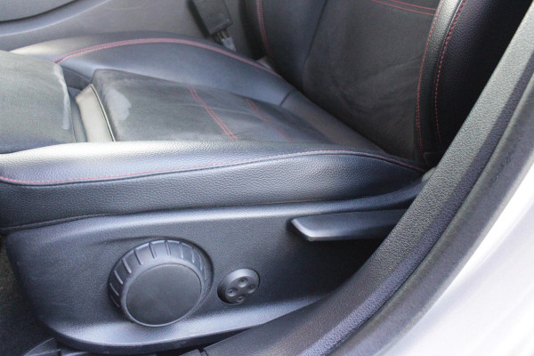 Mercedes-Benz A-Klasse 220 190PK AUTOMAAT BUSINESS SOLUTION AMG | PANORAMA SCHUIF/KANTEL DAK | SFEER VERLICHTING VOOR + ACHTER | STOEL VERWARMING OP BEIDE VOORSTOELEN | MULTIBEAM LED KOPLAMPEN | ACHTERUITRIJ CAMERA | APPLE CARPLAY/ANDROID AUTO | NAVIGATIE | CRUISE CONTROL | NIGHT PAKKET | VERKEERSLICHTEN WEERGAVE | 17" LICHTMETALEN VELGEN AMG | HEMELBEKLEDING ZWART | MBUX MULTIMEDIA SYSTEEM | SPORTSTOELEN | PARKEERSENSOREN VOOR + ACHTER | DRAADLOZE TELEFOONLADER |