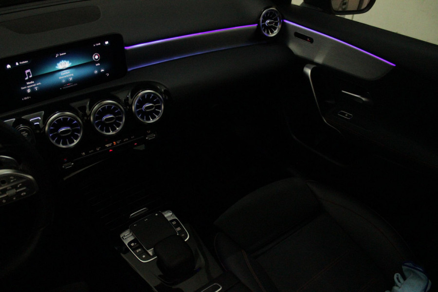 Mercedes-Benz A-Klasse 220 190PK AUTOMAAT BUSINESS SOLUTION AMG | PANORAMA SCHUIF/KANTEL DAK | SFEER VERLICHTING VOOR + ACHTER | STOEL VERWARMING OP BEIDE VOORSTOELEN | MULTIBEAM LED KOPLAMPEN | ACHTERUITRIJ CAMERA | APPLE CARPLAY/ANDROID AUTO | NAVIGATIE | CRUISE CONTROL | NIGHT PAKKET | VERKEERSLICHTEN WEERGAVE | 17" LICHTMETALEN VELGEN AMG | HEMELBEKLEDING ZWART | MBUX MULTIMEDIA SYSTEEM | SPORTSTOELEN | PARKEERSENSOREN VOOR + ACHTER | DRAADLOZE TELEFOONLADER |