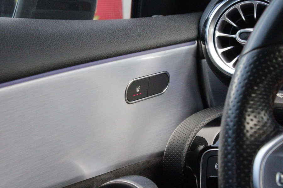 Mercedes-Benz A-Klasse 220 190PK AUTOMAAT BUSINESS SOLUTION AMG | PANORAMA SCHUIF/KANTEL DAK | SFEER VERLICHTING VOOR + ACHTER | STOEL VERWARMING OP BEIDE VOORSTOELEN | MULTIBEAM LED KOPLAMPEN | ACHTERUITRIJ CAMERA | APPLE CARPLAY/ANDROID AUTO | NAVIGATIE | CRUISE CONTROL | NIGHT PAKKET | VERKEERSLICHTEN WEERGAVE | 17" LICHTMETALEN VELGEN AMG | HEMELBEKLEDING ZWART | MBUX MULTIMEDIA SYSTEEM | SPORTSTOELEN | PARKEERSENSOREN VOOR + ACHTER | DRAADLOZE TELEFOONLADER |