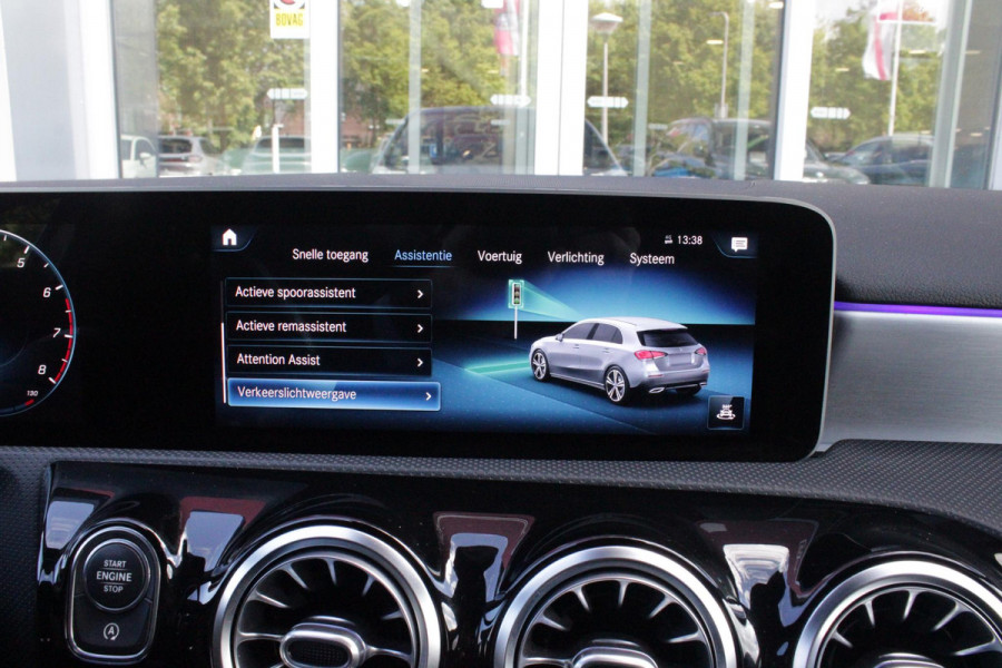 Mercedes-Benz A-Klasse 220 190PK AUTOMAAT BUSINESS SOLUTION AMG | PANORAMA SCHUIF/KANTEL DAK | SFEER VERLICHTING VOOR + ACHTER | STOEL VERWARMING OP BEIDE VOORSTOELEN | MULTIBEAM LED KOPLAMPEN | ACHTERUITRIJ CAMERA | APPLE CARPLAY/ANDROID AUTO | NAVIGATIE | CRUISE CONTROL | NIGHT PAKKET | VERKEERSLICHTEN WEERGAVE | 17" LICHTMETALEN VELGEN AMG | HEMELBEKLEDING ZWART | MBUX MULTIMEDIA SYSTEEM | SPORTSTOELEN | PARKEERSENSOREN VOOR + ACHTER | DRAADLOZE TELEFOONLADER |
