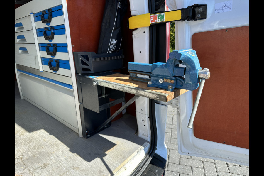 Ford Transit Custom 2.0 TDCI 130 PK / L2H1 / SORTIMO INRICHTING / TREKHAAK / AIRCO / CRUISE / STOEL EN VOORRUIT VERW / 2800 KG AHG