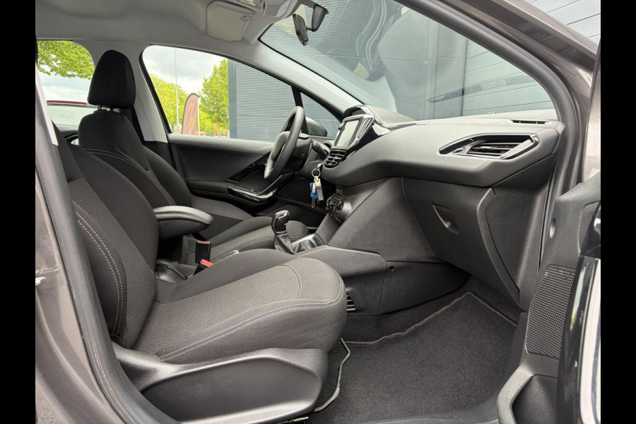 Peugeot 208 1.2 PureTech Blue Lion 2e Eigenaar,5 Deurs,Navi,Airco,Cruise,Pdc,Carplay,N.A.P,Weinig km,Zeer Zuinig,Nieuwe Apk bij Aflevering