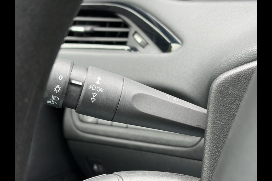Peugeot 208 1.2 PureTech Blue Lion 2e Eigenaar,5 Deurs,Navi,Airco,Cruise,Pdc,Carplay,N.A.P,Weinig km,Zeer Zuinig,Nieuwe Apk bij Aflevering