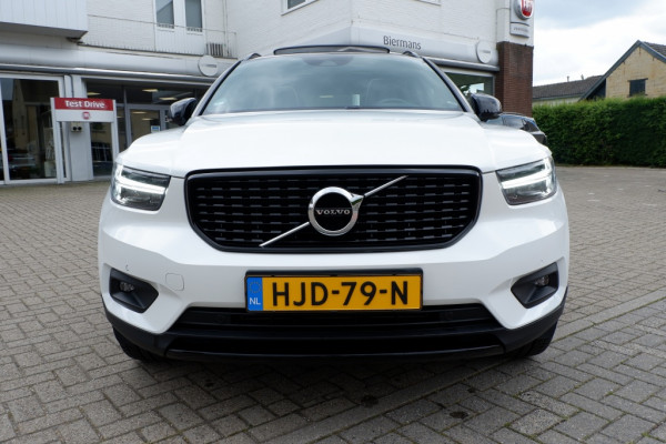 Volvo XC40 2.0 T4 AWD R-disign / INCL. 12 mnd BOVAG / Schuif-kantel dak