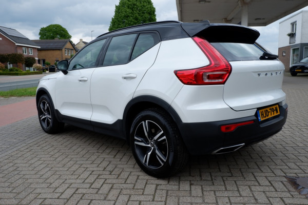 Volvo XC40 2.0 T4 AWD R-disign / INCL. 12 mnd BOVAG / Schuif-kantel dak