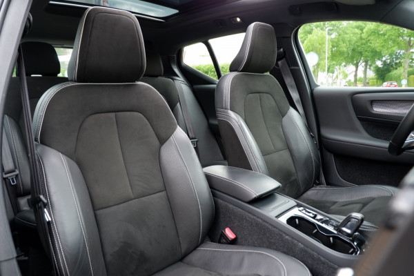 Volvo XC40 2.0 T4 AWD R-disign / INCL. 12 mnd BOVAG / Schuif-kantel dak