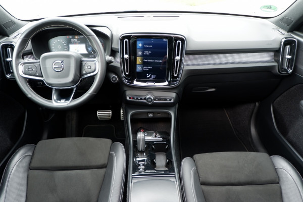 Volvo XC40 2.0 T4 AWD R-disign / INCL. 12 mnd BOVAG / Schuif-kantel dak