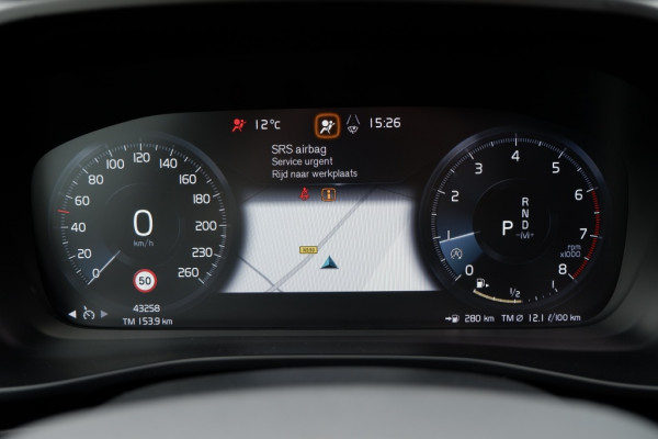 Volvo XC40 2.0 T4 AWD R-disign / INCL. 12 mnd BOVAG / Schuif-kantel dak