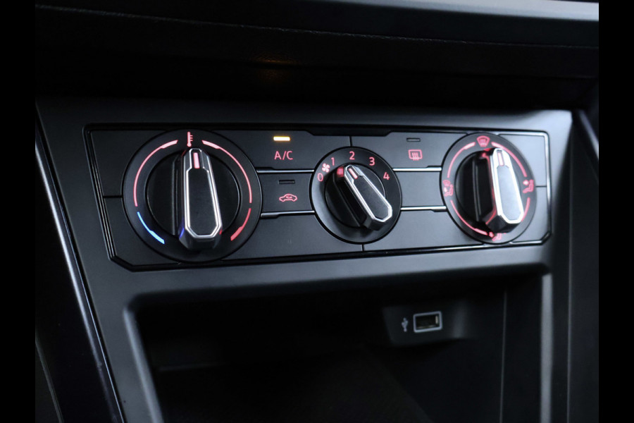 Volkswagen Polo 1.0 Comfortline Sport (BLACK AND WHITE EDITON,LED,AIRCO,BLUETOOTH,SPORTSTOELEN,NETTE STAAT,NIEUWE APK)