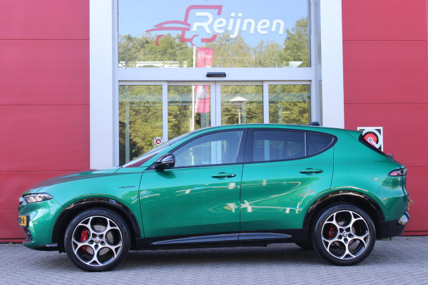 Alfa Romeo Tonale 1.5T Hybrid 160PK VELOCE | PREMIUM PACK: LEDEREN BEKLEDING/GEVENTILEERDE VOORSTOELEN/4-VOUDIG ELEKTRISCH VERSTELBARE LENDESTEUN VOORSTOELEN/ELEKTRISCH BEDIENBARE /HOOGGLANS ZWARTE RAAMOMLIJSTING/AMBIENT LIGHTING | TECHNOLOGY PACK: PARKEERWAARSCHUWING VOOR EN ACHTER/360° CAMERA/AUTOMATISCH INPARKEREN/ AUTONOMOUS DRIVING LEVEL 2: ADAPTIVE CRUISE CONTROL/LANE CENTERING ASSIST/TRAFFIC JAM ASSIST DODEHOEK DETECTIE AUTOMATISCH DIMMENDE BUITENSPIEGELS ELEKTRISCH BEDIENBARE ACHTERKLEP | WINTERPACK: STOELVERWARMING VOOR/STUURVERWARMING/VERWARMBARE RUITENSPROEIERS | 19" LICHTMET