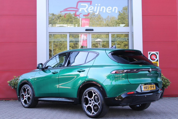 Alfa Romeo Tonale 1.5T Hybrid 160PK VELOCE | PREMIUM PACK: LEDEREN BEKLEDING/GEVENTILEERDE VOORSTOELEN/4-VOUDIG ELEKTRISCH VERSTELBARE LENDESTEUN VOORSTOELEN/ELEKTRISCH BEDIENBARE /HOOGGLANS ZWARTE RAAMOMLIJSTING/AMBIENT LIGHTING | TECHNOLOGY PACK: PARKEERWAARSCHUWING VOOR EN ACHTER/360° CAMERA/AUTOMATISCH INPARKEREN/ AUTONOMOUS DRIVING LEVEL 2: ADAPTIVE CRUISE CONTROL/LANE CENTERING ASSIST/TRAFFIC JAM ASSIST DODEHOEK DETECTIE AUTOMATISCH DIMMENDE BUITENSPIEGELS ELEKTRISCH BEDIENBARE ACHTERKLEP | WINTERPACK: STOELVERWARMING VOOR/STUURVERWARMING/VERWARMBARE RUITENSPROEIERS | 19" LICHTMET