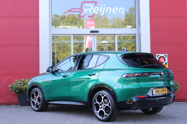 Alfa Romeo Tonale 1.5T Hybrid 160PK VELOCE | PREMIUM PACK: LEDEREN BEKLEDING/GEVENTILEERDE VOORSTOELEN/4-VOUDIG ELEKTRISCH VERSTELBARE LENDESTEUN VOORSTOELEN/ELEKTRISCH BEDIENBARE /HOOGGLANS ZWARTE RAAMOMLIJSTING/AMBIENT LIGHTING | TECHNOLOGY PACK: PARKEERWAARSCHUWING VOOR EN ACHTER/360° CAMERA/AUTOMATISCH INPARKEREN/ AUTONOMOUS DRIVING LEVEL 2: ADAPTIVE CRUISE CONTROL/LANE CENTERING ASSIST/TRAFFIC JAM ASSIST DODEHOEK DETECTIE AUTOMATISCH DIMMENDE BUITENSPIEGELS ELEKTRISCH BEDIENBARE ACHTERKLEP | WINTERPACK: STOELVERWARMING VOOR/STUURVERWARMING/VERWARMBARE RUITENSPROEIERS | 19" LICHTMET