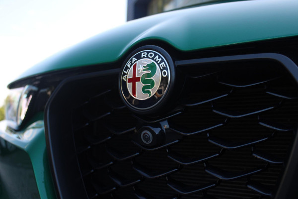Alfa Romeo Tonale 1.5T Hybrid 160PK VELOCE | PREMIUM PACK: LEDEREN BEKLEDING/GEVENTILEERDE VOORSTOELEN/4-VOUDIG ELEKTRISCH VERSTELBARE LENDESTEUN VOORSTOELEN/ELEKTRISCH BEDIENBARE /HOOGGLANS ZWARTE RAAMOMLIJSTING/AMBIENT LIGHTING | TECHNOLOGY PACK: PARKEERWAARSCHUWING VOOR EN ACHTER/360° CAMERA/AUTOMATISCH INPARKEREN/ AUTONOMOUS DRIVING LEVEL 2: ADAPTIVE CRUISE CONTROL/LANE CENTERING ASSIST/TRAFFIC JAM ASSIST DODEHOEK DETECTIE AUTOMATISCH DIMMENDE BUITENSPIEGELS ELEKTRISCH BEDIENBARE ACHTERKLEP | WINTERPACK: STOELVERWARMING VOOR/STUURVERWARMING/VERWARMBARE RUITENSPROEIERS | 19" LICHTMET