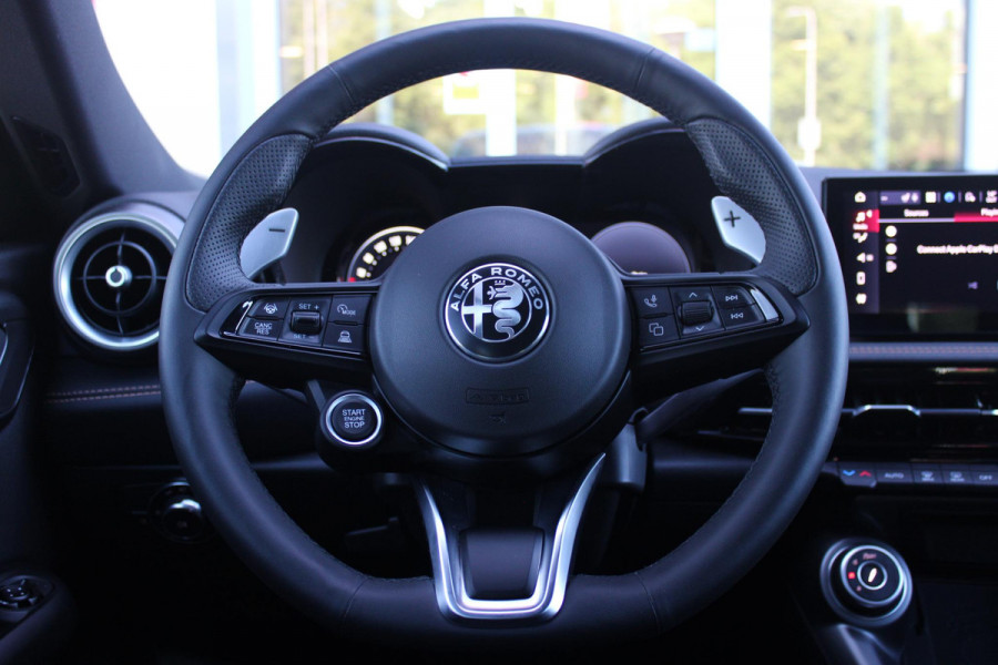 Alfa Romeo Tonale 1.5T Hybrid 160PK VELOCE | PREMIUM PACK: LEDEREN BEKLEDING/GEVENTILEERDE VOORSTOELEN/4-VOUDIG ELEKTRISCH VERSTELBARE LENDESTEUN VOORSTOELEN/ELEKTRISCH BEDIENBARE /HOOGGLANS ZWARTE RAAMOMLIJSTING/AMBIENT LIGHTING | TECHNOLOGY PACK: PARKEERWAARSCHUWING VOOR EN ACHTER/360° CAMERA/AUTOMATISCH INPARKEREN/ AUTONOMOUS DRIVING LEVEL 2: ADAPTIVE CRUISE CONTROL/LANE CENTERING ASSIST/TRAFFIC JAM ASSIST DODEHOEK DETECTIE AUTOMATISCH DIMMENDE BUITENSPIEGELS ELEKTRISCH BEDIENBARE ACHTERKLEP | WINTERPACK: STOELVERWARMING VOOR/STUURVERWARMING/VERWARMBARE RUITENSPROEIERS | 19" LICHTMET