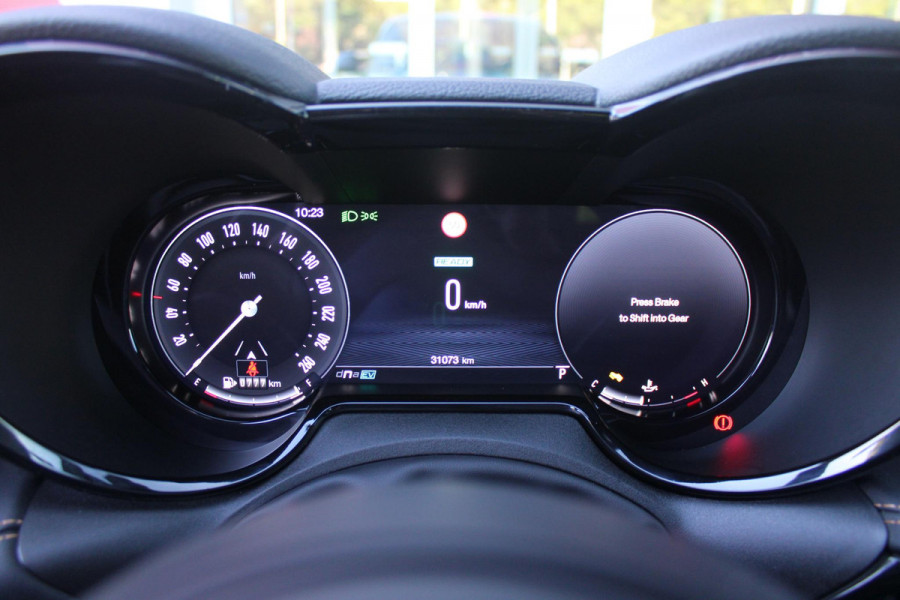 Alfa Romeo Tonale 1.5T Hybrid 160PK VELOCE | PREMIUM PACK: LEDEREN BEKLEDING/GEVENTILEERDE VOORSTOELEN/4-VOUDIG ELEKTRISCH VERSTELBARE LENDESTEUN VOORSTOELEN/ELEKTRISCH BEDIENBARE /HOOGGLANS ZWARTE RAAMOMLIJSTING/AMBIENT LIGHTING | TECHNOLOGY PACK: PARKEERWAARSCHUWING VOOR EN ACHTER/360° CAMERA/AUTOMATISCH INPARKEREN/ AUTONOMOUS DRIVING LEVEL 2: ADAPTIVE CRUISE CONTROL/LANE CENTERING ASSIST/TRAFFIC JAM ASSIST DODEHOEK DETECTIE AUTOMATISCH DIMMENDE BUITENSPIEGELS ELEKTRISCH BEDIENBARE ACHTERKLEP | WINTERPACK: STOELVERWARMING VOOR/STUURVERWARMING/VERWARMBARE RUITENSPROEIERS | 19" LICHTMET