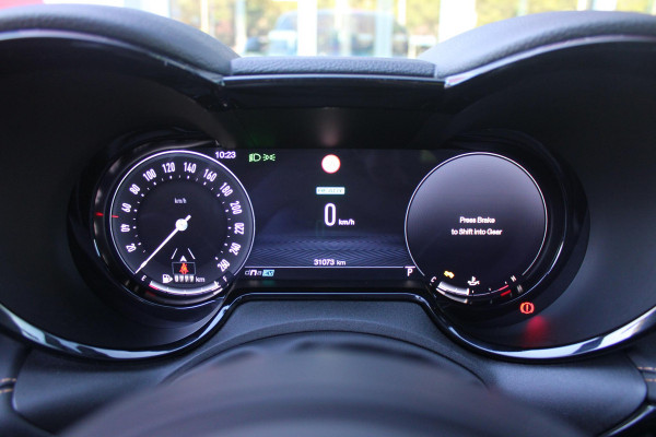 Alfa Romeo Tonale 1.5T Hybrid 160PK VELOCE | PREMIUM PACK: LEDEREN BEKLEDING/GEVENTILEERDE VOORSTOELEN/4-VOUDIG ELEKTRISCH VERSTELBARE LENDESTEUN VOORSTOELEN/ELEKTRISCH BEDIENBARE /HOOGGLANS ZWARTE RAAMOMLIJSTING/AMBIENT LIGHTING | TECHNOLOGY PACK: PARKEERWAARSCHUWING VOOR EN ACHTER/360° CAMERA/AUTOMATISCH INPARKEREN/ AUTONOMOUS DRIVING LEVEL 2: ADAPTIVE CRUISE CONTROL/LANE CENTERING ASSIST/TRAFFIC JAM ASSIST DODEHOEK DETECTIE AUTOMATISCH DIMMENDE BUITENSPIEGELS ELEKTRISCH BEDIENBARE ACHTERKLEP | WINTERPACK: STOELVERWARMING VOOR/STUURVERWARMING/VERWARMBARE RUITENSPROEIERS | 19" LICHTMET