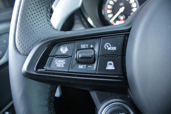 Alfa Romeo Tonale 1.5T Hybrid 160PK VELOCE | PREMIUM PACK: LEDEREN BEKLEDING/GEVENTILEERDE VOORSTOELEN/4-VOUDIG ELEKTRISCH VERSTELBARE LENDESTEUN VOORSTOELEN/ELEKTRISCH BEDIENBARE /HOOGGLANS ZWARTE RAAMOMLIJSTING/AMBIENT LIGHTING | TECHNOLOGY PACK: PARKEERWAARSCHUWING VOOR EN ACHTER/360° CAMERA/AUTOMATISCH INPARKEREN/ AUTONOMOUS DRIVING LEVEL 2: ADAPTIVE CRUISE CONTROL/LANE CENTERING ASSIST/TRAFFIC JAM ASSIST DODEHOEK DETECTIE AUTOMATISCH DIMMENDE BUITENSPIEGELS ELEKTRISCH BEDIENBARE ACHTERKLEP | WINTERPACK: STOELVERWARMING VOOR/STUURVERWARMING/VERWARMBARE RUITENSPROEIERS | 19" LICHTMET