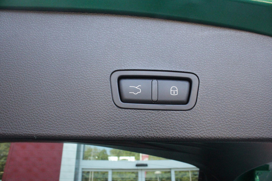 Alfa Romeo Tonale 1.5T Hybrid 160PK VELOCE | PREMIUM PACK: LEDEREN BEKLEDING/GEVENTILEERDE VOORSTOELEN/4-VOUDIG ELEKTRISCH VERSTELBARE LENDESTEUN VOORSTOELEN/ELEKTRISCH BEDIENBARE /HOOGGLANS ZWARTE RAAMOMLIJSTING/AMBIENT LIGHTING | TECHNOLOGY PACK: PARKEERWAARSCHUWING VOOR EN ACHTER/360° CAMERA/AUTOMATISCH INPARKEREN/ AUTONOMOUS DRIVING LEVEL 2: ADAPTIVE CRUISE CONTROL/LANE CENTERING ASSIST/TRAFFIC JAM ASSIST DODEHOEK DETECTIE AUTOMATISCH DIMMENDE BUITENSPIEGELS ELEKTRISCH BEDIENBARE ACHTERKLEP | WINTERPACK: STOELVERWARMING VOOR/STUURVERWARMING/VERWARMBARE RUITENSPROEIERS | 19" LICHTMET