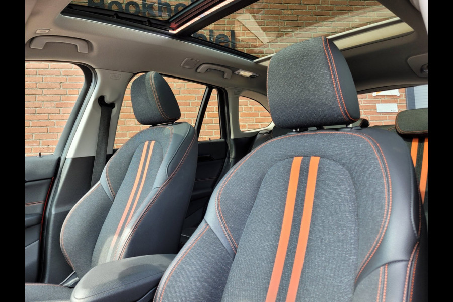 BMW X1 XDrive25e Pano, HUD, Cam, Trekhaak, Keyless (Sunset Orange Metallic)
