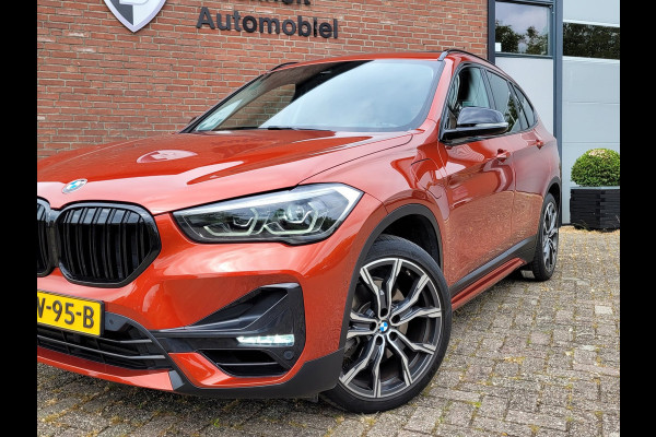 BMW X1 XDrive25e Pano, HUD, Cam, Trekhaak, Keyless (Sunset Orange Metallic)