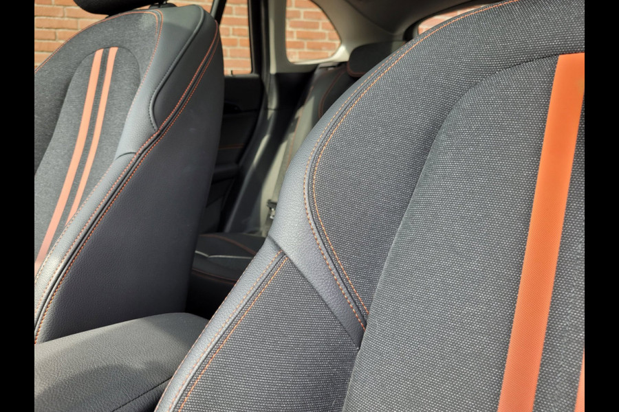BMW X1 XDrive25e Pano, HUD, Cam, Trekhaak, Keyless (Sunset Orange Metallic)