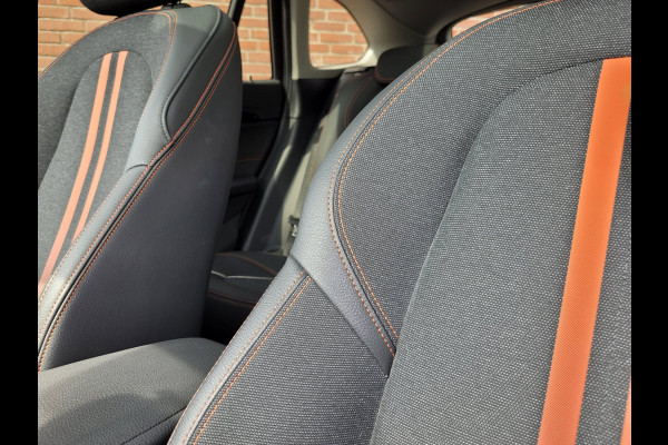 BMW X1 XDrive25e Pano, HUD, Cam, Trekhaak, Keyless (Sunset Orange Metallic)