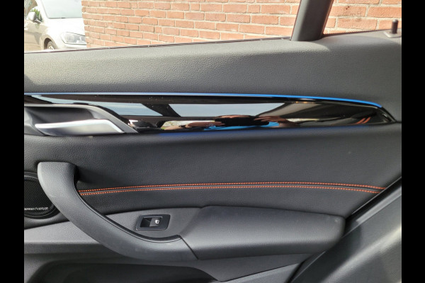 BMW X1 XDrive25e Pano, HUD, Cam, Trekhaak, Keyless (Sunset Orange Metallic)
