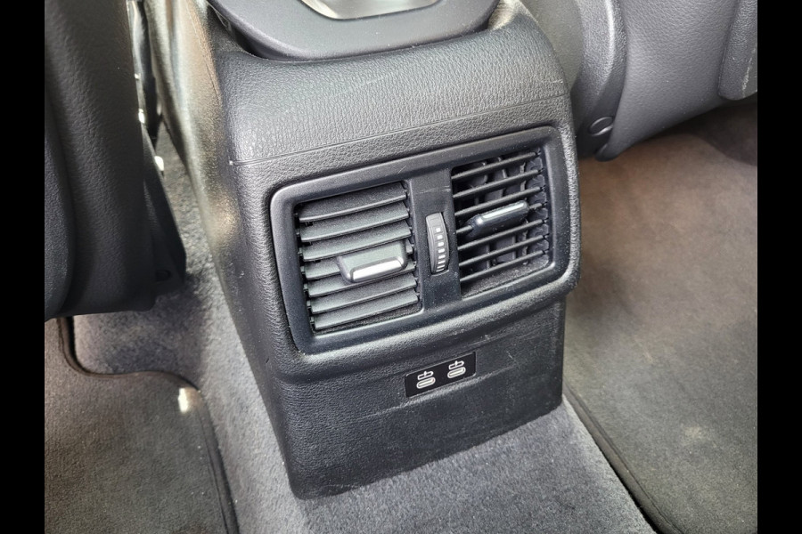 BMW X1 XDrive25e Pano, HUD, Cam, Trekhaak, Keyless (Sunset Orange Metallic)