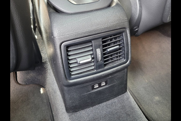 BMW X1 XDrive25e Pano, HUD, Cam, Trekhaak, Keyless (Sunset Orange Metallic)