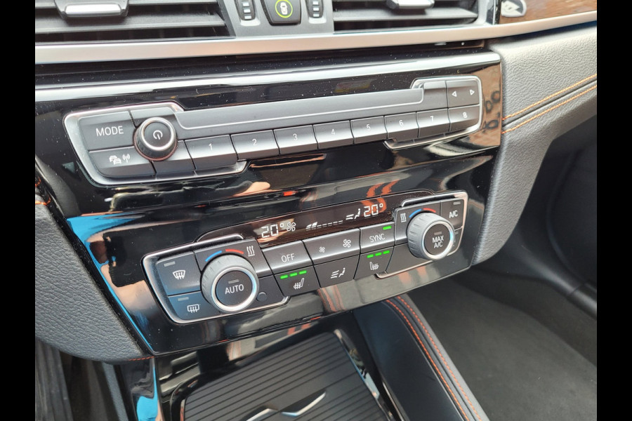 BMW X1 XDrive25e Pano, HUD, Cam, Trekhaak, Keyless (Sunset Orange Metallic)