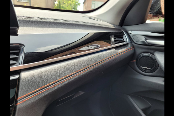 BMW X1 XDrive25e Pano, HUD, Cam, Trekhaak, Keyless (Sunset Orange Metallic)
