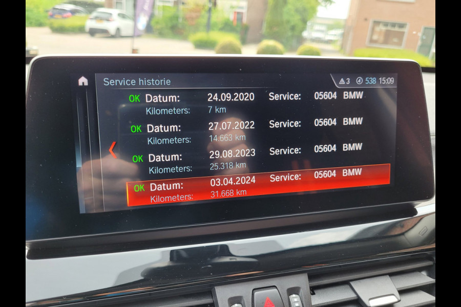 BMW X1 XDrive25e Pano, HUD, Cam, Trekhaak, Keyless (Sunset Orange Metallic)