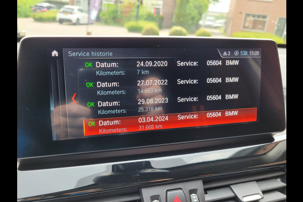 BMW X1 XDrive25e Pano, HUD, Cam, Trekhaak, Keyless (Sunset Orange Metallic)