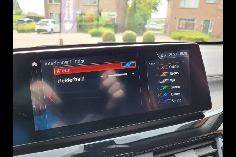 BMW X1 XDrive25e Pano, HUD, Cam, Trekhaak, Keyless (Sunset Orange Metallic)