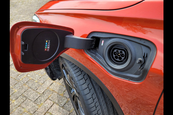 BMW X1 XDrive25e Pano, HUD, Cam, Trekhaak, Keyless (Sunset Orange Metallic)