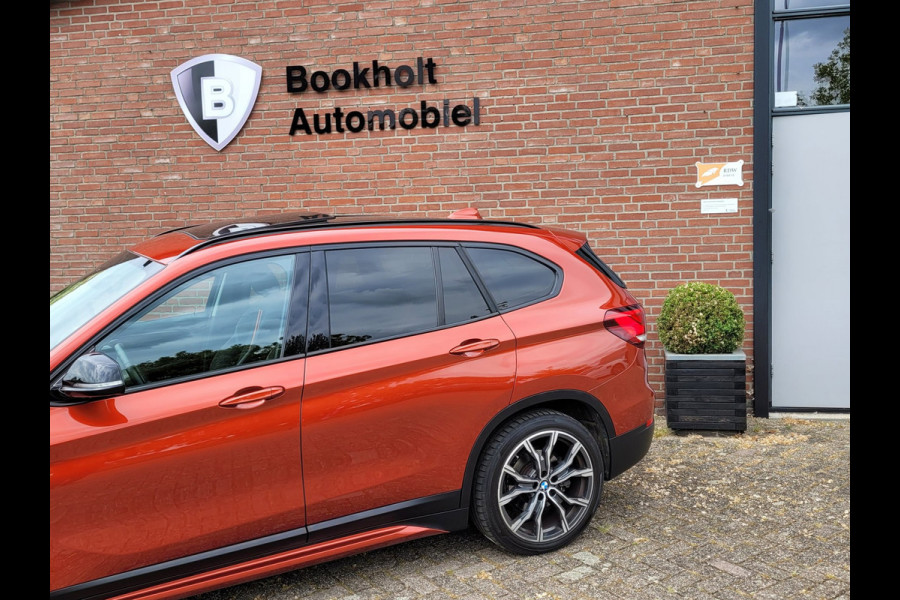 BMW X1 XDrive25e Pano, HUD, Cam, Trekhaak, Keyless (Sunset Orange Metallic)