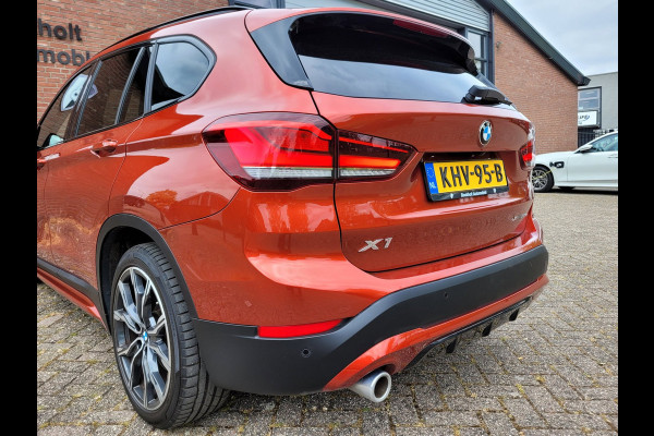 BMW X1 XDrive25e Pano, HUD, Cam, Trekhaak, Keyless (Sunset Orange Metallic)