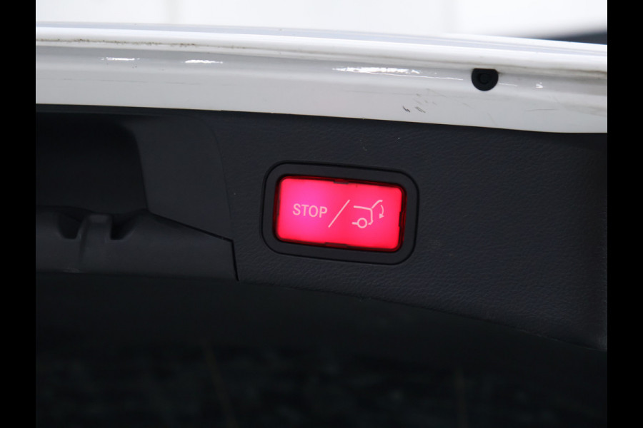 Mercedes-Benz C-Klasse Estate 220 d Premium Plus AMG Line [ELEKTRISCH VERSTELBARE STOELEN, SFEERVERLICHTING, ADAPTIVE CRUISE CONTROL, STOELVERWARMING, CAMERA, PDC 360, DIGITAL DASH, BLUETOOTH, CLIMATE, NIEUWSTAAT]