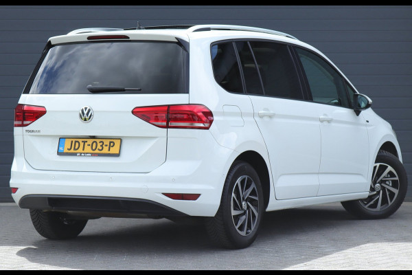 Volkswagen Touran 1.5 TSI 7 persoons / DSG automaat / Pano / Carplay