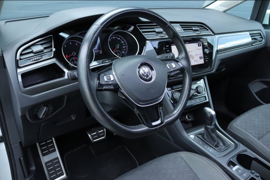Volkswagen Touran 1.5 TSI 7 persoons / DSG automaat / Pano / Carplay