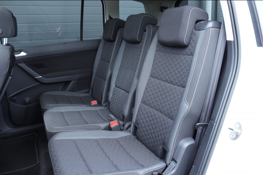 Volkswagen Touran 1.5 TSI 7 persoons / DSG automaat / Pano / Carplay