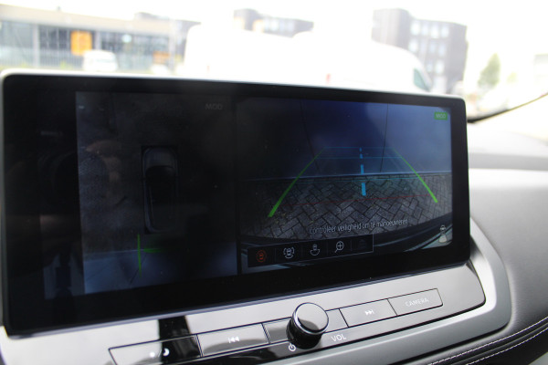 Nissan QASHQAI 1.3-158pk MHEV Xtronic N-Connecta AUTOMAAT ! Gun u het comfort en gemak van deze prachtige automaat ! Navigatie, Cruise Cntrl, Autm. airco dual, Camera, Dodehoek assist, Winter Pack, All Season banden, Digitaal dashboard, LED verlichting etc.