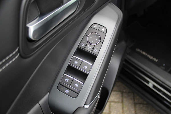 Nissan QASHQAI 1.3-158pk MHEV Xtronic N-Connecta AUTOMAAT ! Gun u het comfort en gemak van deze prachtige automaat ! Navigatie, Cruise Cntrl, Autm. airco dual, Camera, Dodehoek assist, Winter Pack, All Season banden, Digitaal dashboard, LED verlichting etc.