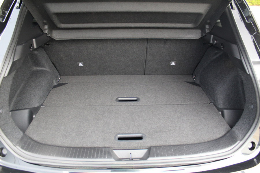 Nissan QASHQAI 1.3-158pk MHEV Xtronic N-Connecta AUTOMAAT ! Gun u het comfort en gemak van deze prachtige automaat ! Navigatie, Cruise Cntrl, Autm. airco dual, Camera, Dodehoek assist, Winter Pack, All Season banden, Digitaal dashboard, LED verlichting etc.