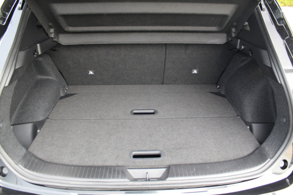 Nissan QASHQAI 1.3-158pk MHEV Xtronic N-Connecta AUTOMAAT ! Gun u het comfort en gemak van deze prachtige automaat ! Navigatie, Cruise Cntrl, Autm. airco dual, Camera, Dodehoek assist, Winter Pack, All Season banden, Digitaal dashboard, LED verlichting etc.