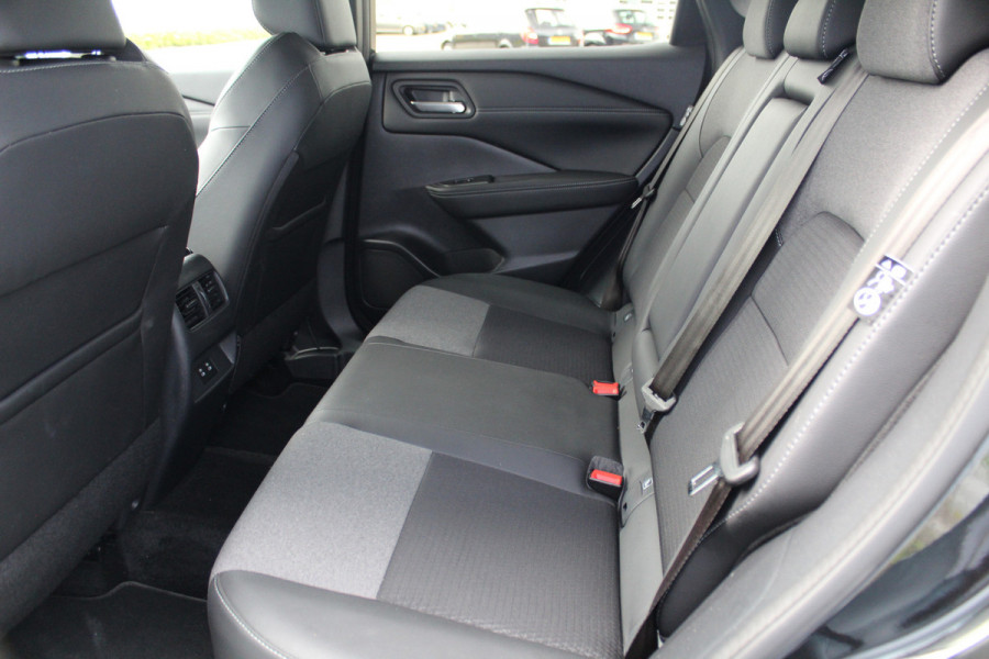 Nissan QASHQAI 1.3-158pk MHEV Xtronic N-Connecta AUTOMAAT ! Gun u het comfort en gemak van deze prachtige automaat ! Navigatie, Cruise Cntrl, Autm. airco dual, Camera, Dodehoek assist, Winter Pack, All Season banden, Digitaal dashboard, LED verlichting etc.