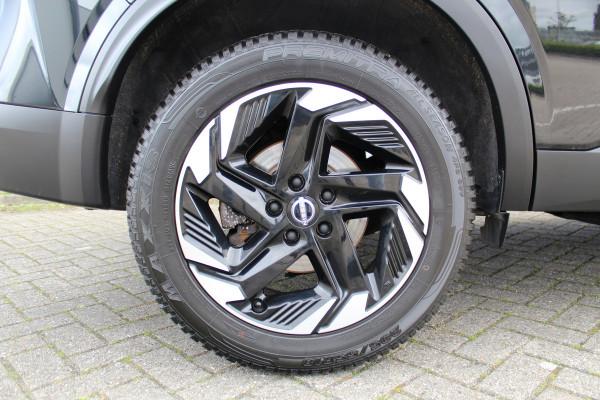 Nissan QASHQAI 1.3-158pk MHEV Xtronic N-Connecta AUTOMAAT ! Gun u het comfort en gemak van deze prachtige automaat ! Navigatie, Cruise Cntrl, Autm. airco dual, Camera, Dodehoek assist, Winter Pack, All Season banden, Digitaal dashboard, LED verlichting etc.