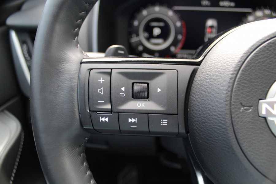 Nissan QASHQAI 1.3-158pk MHEV Xtronic N-Connecta AUTOMAAT ! Gun u het comfort en gemak van deze prachtige automaat ! Navigatie, Cruise Cntrl, Autm. airco dual, Camera, Dodehoek assist, Winter Pack, All Season banden, Digitaal dashboard, LED verlichting etc.