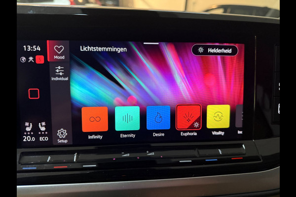 Volkswagen Multivan 1.4 eHybrid BULLI ADAPTIVE-ONDERSTEL/STOELMASSAGE+VENTILATIE/LEDER/H-KARDON/H-UP/DAB/TREKH/CARPLAY///