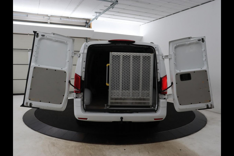 Mercedes-Benz Vito 114 CDI Extra Lang | Oprijplaat | Trekhaak | Camera | Stoelverwarming | 19'' | Cruise control | Bluetooth | Airco | 3-Persoons